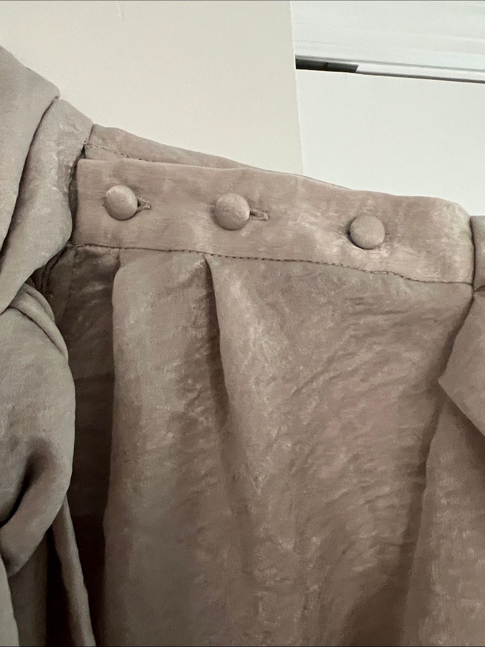 Banana Republic mock, tie neck silver taupe long sleeve blouse. NWT. Size Large - Picture 3 of 6